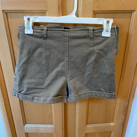 Forever 21 Pants - Women’s Khaki Tan Cuffed Shorts Size 27 (fits more like a 25/26)